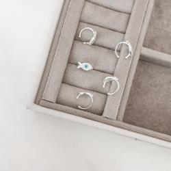 Piercing fake olho cravejado