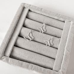 Pingente borboleta vazada de lado 15mm