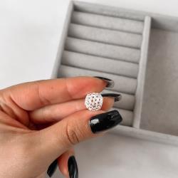 Berloque bola 3D detalhe hexágonos 11mm