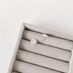 Brinco círculo 10mm cravejado detalhe zircônia