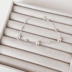 Pulseira bolas 4 e 7mm corrente cadeado