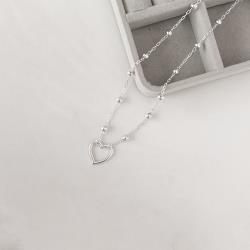 Choker entremeio bolas e coração vazado 14mm com extensor