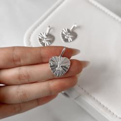 Pingente coração Espírito Santo com vinco 17mm