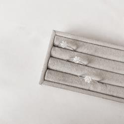 Anel flor com zircônias