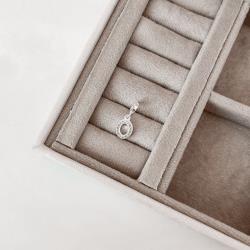 Berloque pingente letra O cravejada 10mm