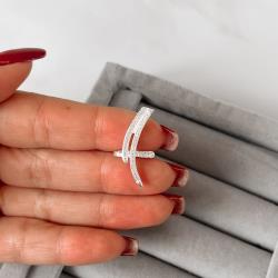 Piercing fake 2 curvas cravejadas orelha direita