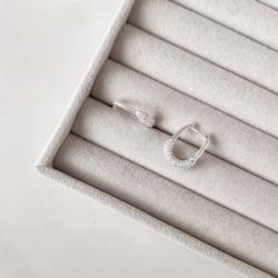 Argola click oval com cravejado 17mm