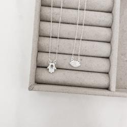 Escapulário mão e olho cravejados corrente cadeado 60cm