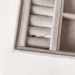 Brinco zircônia redonda ônix 3mm