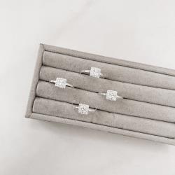 Anel quadrado cravejado