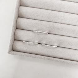 Aliança toda cravejada