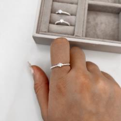 Anel solitário bolinhas zircônia cristal