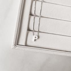 Colar madrepérola letra P 45cm