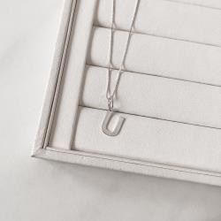 Colar pingente letra U 45cm