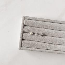 Brinco meia pérola 4mm