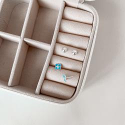 Brinco infantil flor resina azul 7mm tarraxa baby