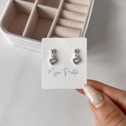 Brinco círculo com pingente coração vazado 6mm