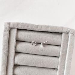 Brinco coração escrito love detalhe zircônias 8mm