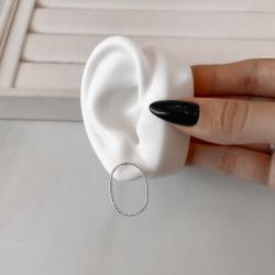 Brinco oval vazado riscado 26mm