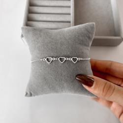 Pulseira entremeios corações vazados desenhados