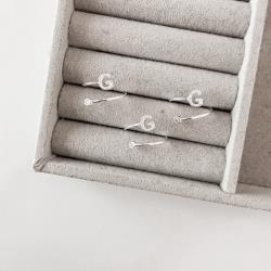 Anel letra G cravejada e zircônia regulável G