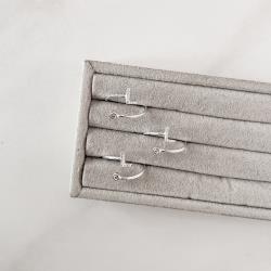 Anel letra L cravejada e zircônia regulável P