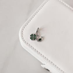 Berloque pingentes trevo e ferradura cravejados cristal e verde ródio