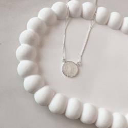 Colar entremeio medalha São Bento madrepérola 16mm 45cm