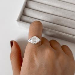 Anel oval letra S cravejada regulável G