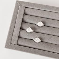 Anel oval letra S cravejada regulável P