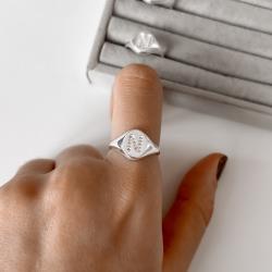 Anel oval letra N cravejada regulável P