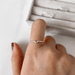 Anel detalhe mini V