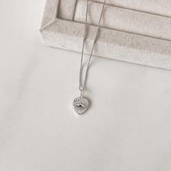 Colar pingente coração detalhe olho cravejado 12mm 45cm