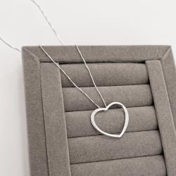 Colar coração passante detalhes zircônias 26mm 45cm