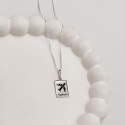Colar pingente passaporte 45cm