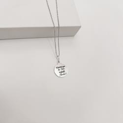 Colar pingente medalha livrai-me de todo o mal Amém 15mm resina 45cm