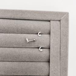 Piercing haste lua cravejada com estrela 5mm orelha direita