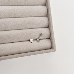 Piercing haste círculo com coração cravejado 5mm