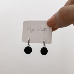 Brinco base com círculo ônix 10mm resina