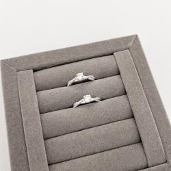 Anel solitário 5mm com fio trançado cravejado