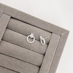 Brinco zircônia retangular com círculo vazado cravejado 14mm