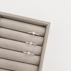 Anel trevo com zircônias