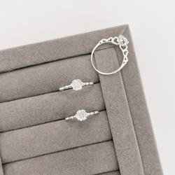 Anel solitário detalhe corações vazados