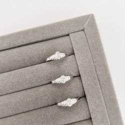 Anel solitário navete trabalhado