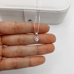 Colar pingente coração vazado com zircônia 7mm 40cm