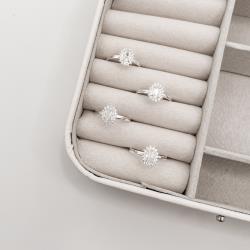 Anel zircônia oval cristal com cravejado