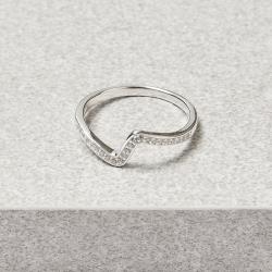 Anel curvado cravejado