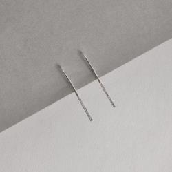 Brinco palito metade cravejado 36mm