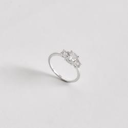 Anel entremeio 3 zircônias