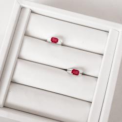 Anel zircônia retangular rubi dedinho